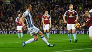 WEST BROMWICH, ENGLAND - NOVEMBER 21: Darren Fletcher of West Bromwich Albion scores theif third during the Premier League match between West Bromwich Albion and Burnley at The Hawthorns on November 21, 2016 in West Bromwich, England. (Photo by Stu Forster/Getty Images)