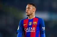 SAN SEBASTIAN, SPAIN - NOVEMBER 27: Neymar of FC Barcelona reacts during the La Liga match between Real Sociedad de Futbol and FC Barcelona at Estadio Anoeta on November 27, 2016 in San Sebastian, Spain. (Photo by Juan Manuel Serrano Arce/Getty Images)
