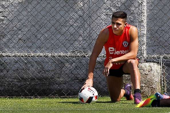 2018 FIFA World Cup qualifiers: Alexis Sanchez returns to training for Chile despite injury concerns