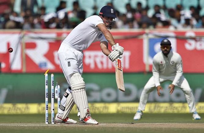 SK Play Of The Day: Shami destroys Alastair Cook's off stump