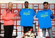 At the Airtel Delhi Half Marathon 2016 Finishers Tee unveiling picture (L to R), Vivek Singh, Jt. MD, Procam International, Jamaican Sprinter & Sub 10 King Asafa Powell & Abhishek Ganguly, MD, Puma-India finishers tea ADHM 2016 Expo