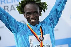 Eliud Kipchoge storms to victory at 2016 Airtel Delhi Half Marathon