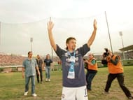 16 Sep 2000: Roberto Baggio of Brescia waves to the crowd before the Coppa Italia match against Juventus played at the Estadio Rigamonti, in Brescia, Italy. The match ended in a 0-0 draw. \ Mandatory Credit: Claudio Villa /Allsport
