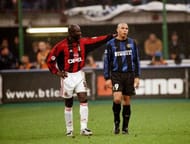 23 Oct 1999: George Weah of AC Milan consoles Ronaldo of Inter Milan after his sending off during the Serie A match at the San Siro in Milan, Italy. \ Mandatory Credit: Claudio Villa /Allsport