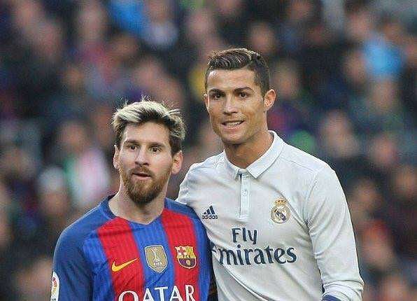 cristiano ronaldo and messi shaking hands