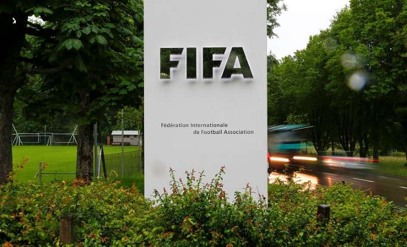 Cars drive past a logo in front of FIFA&#039;s headquarters in Zurich, Switzerland June 8, 2016. REUTERS/Arnd Wiegmann
