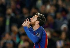 Messi contract talks put Luis Enrique at ease before Osasuna trip