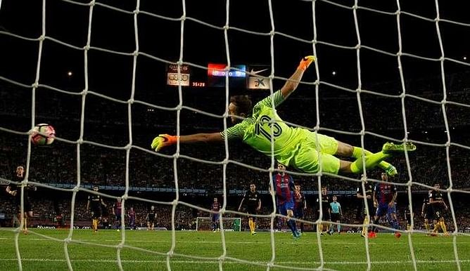 Atletico keeper Oblak out with dislocated shoulder