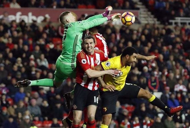 Sunderland off bottom as Van Aanholt strike sinks Watford