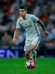 MADRID, SPAIN - SEPTEMBER 21: James Rodriguez of Real Madrid CF controls the ball during the La Liga match between Real Madrid CF and Villarreal CF at Santiago Bernabeu stadium on September 21, 2016 in Madrid, Spain. (Photo by Gonzalo Arroyo Moreno/Getty Images)