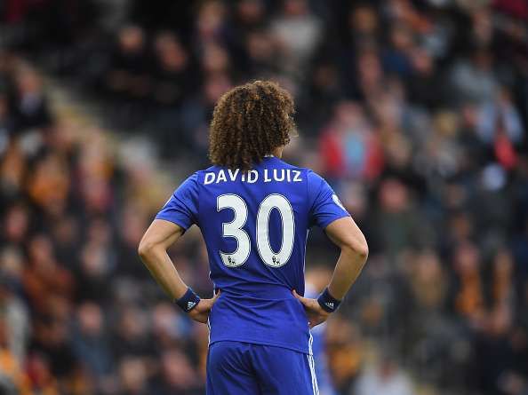 HULL, ENGLAND - OCTOBER 01: David Luiz of Chelsea looks on during the Premier League match between Hull City and Chelsea at KC Stadium on October 1, 2016 in Hull, England. (Photo by Laurence Griffiths/Getty Images)