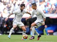 MADRID, SPAIN - NOVEMBER 06: Cristiano Ronaldo and Isco both go for the ball during the Liga match between Real Madrid CF and Leganes on November 6, 2016 in Madrid, Spain. (Photo by Denis Doyle/Getty Images)