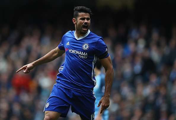 MANCHESTER, ENGLAND - DECEMBER 03:  Diego Costa of Chelsea celebrates scoring his team&#039;s first goal during the Premier League match between Manchester City and Chelsea at Etihad Stadium on December 3, 2016 in Manchester, England.  (Photo by Clive Brunskill/Getty Images)
