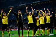 MADRID, SPAIN - DECEMBER 07: The Borussia Dortmund team celebrate infront of their fans afer the final whistle during the UEFA Champions League Group F match between Real Madrid CF and Borussia Dortmund at the Bernabeu on December 7, 2016 in Madrid, Spain. (Photo by Gonzalo Arroyo Moreno/Getty Images)