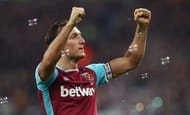 STRATFORD, ENGLAND - DECEMBER 17: Mark Noble of West Ham United celebrates scoring his sides first goal during the Premier League match between West Ham United and Hull City at London Stadium on December 17, 2016 in Stratford, England. (Photo by Matthew Lewis/Getty Images)