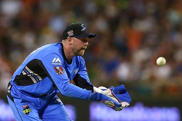 PERTH, AUSTRALIA - DECEMBER 23: Ben Dunk of the Strikers takes a return throw during the Big Bash League between the Perth Scorchers and Adelaide Strikers at WACA on December 23, 2016 in Perth, Australia. (Photo by Paul Kane/Getty Images)