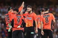 SYDNEY, AUSTRALIA - DECEMBER 27: Andrew Tye of the Scorchers celebrates with team mates after claiming the wicket of Jordan Silk of the Sixers during the Big Bash League match between the Sydney Sixers and Perth Scorchers at Sydney Cricket Ground on December 27, 2016 in Sydney, Australia. (Photo by Brendon Thorne/Getty Images)