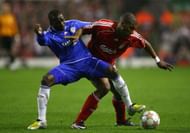 LIVERPOOL, UNITED KINGDOM - APRIL 22: Claude Makelele of Chelsea battles for the ball with Ryan Babel of Liverpool during the UEFA Champions League Semi Final, first leg match between Liverpool and Chelsea at Anfield on April 22, 2008 in Liverpool, England. (Photo by Alex Livesey/Getty Images)