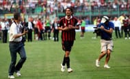 MILAN, ITALY - MAY 24: AC Milan defender Paolo Maldini acknowledges the applause of the fans during his last match between AC Milan and AS Roma on May 24, 2009 in Milan, Italy. (Photo by Vittorio Zunino Celotto/Getty Images)