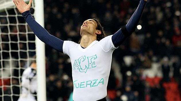 Edinson Cavani booked for Chapecoense tribute