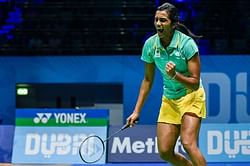 World Superseries Finals: PV Sindhu upsets Carolina Marin to advance to the semi-finals