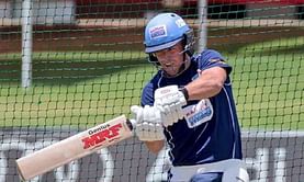 AB de Villiers returns to the nets, sports new MRF bat