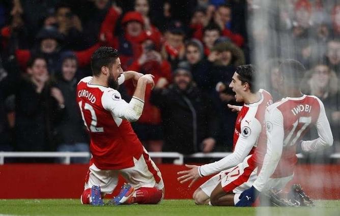 Giroud gem inspires Arsenal, Kane hits double for Spurs