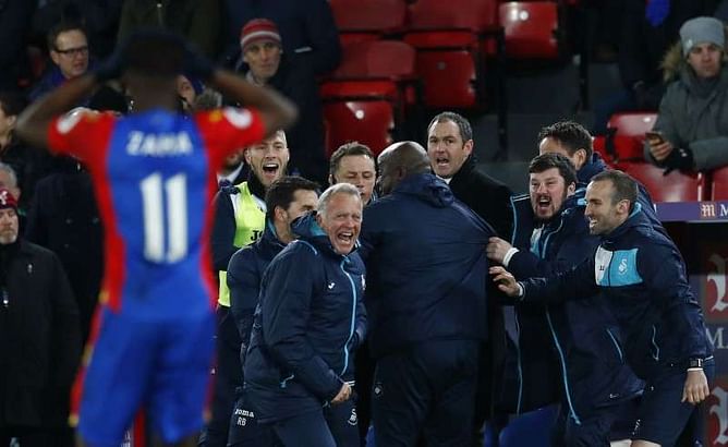 Arsenal show their mettle to snatch point, Swansea win