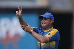 Pakistan fielding mishaps frustrate Arthur