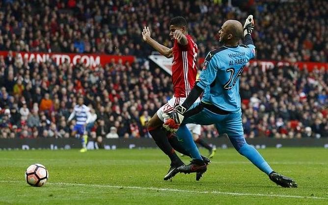 Rooney equals goal record in Manchester United rout of Reading
