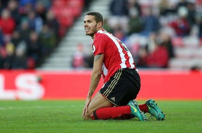 Sunderland's Rodwell to miss West Brom clash with knee injury