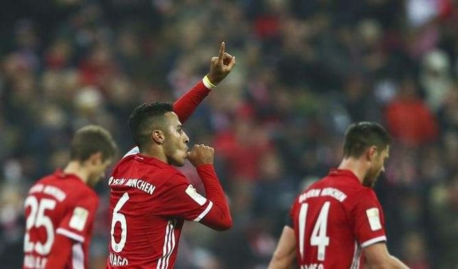 Bayern's Thiago, Vidal to miss Werder game, Coman fit
