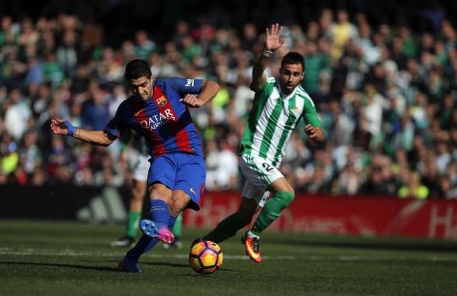 Suarez grabs leveller for Barca after goalline controversy at Betis