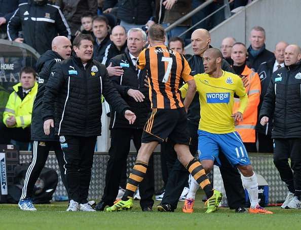HULL, ENGLAND - MARCH 01:  David Meyler of Hull City pushes Alan Pardew, manager of Newcastle United during the Barclays Premier League match between Hull City and Newcastle United at KC Stadium on March 1, 2014 in Hull, England.  (Photo by Tony Marshall/Getty Images)