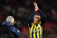 MANCHESTER, ENGLAND - OCTOBER 20: Robin van Persie of Fenerbahce applauds the fans following the final whistle during the UEFA Europa League Group A match between Manchester United FC and Fenerbahce SK at Old Trafford on October 20, 2016 in Manchester, England. (Photo by Laurence Griffiths/Getty Images)
