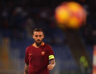 ROME, ITALY - OCTOBER 23: Daniele De Rossi of AS Roma looks on during the Serie A match between AS Roma and US Citta di Palermo at Stadio Olimpico on October 23, 2016 in Rome, Italy. (Photo by Paolo Bruno/Getty Images)