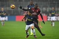 MILAN, ITALY - NOVEMBER 20: Mbaye Niang (R) of AC Milan competes with Yuto Nagatomo (L) of FC Internazionale during the Serie A match between AC Milan and FC Internazionale at Stadio Giuseppe Meazza on November 20, 2016 in Milan, Italy. (Photo by Valerio Pennicino/Getty Images)