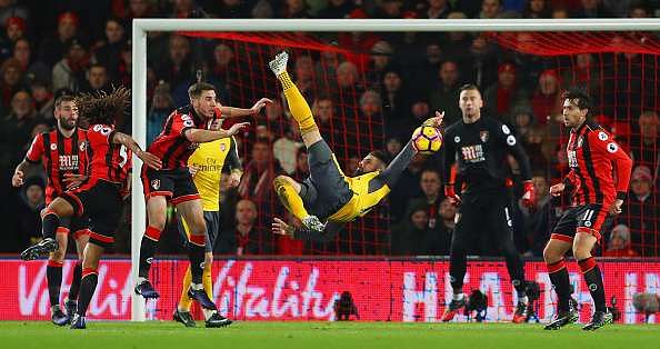 BOURNEMOUTH, ENGLAND - JANUARY 03: Olivier Giroud of Arsenal attempts a bicycle kick during the Premier League match between AFC Bournemouth and Arsenal at Vitality Stadium on January 3, 2017 in Bournemouth, England.  (Photo by Warren Little/Getty Images)