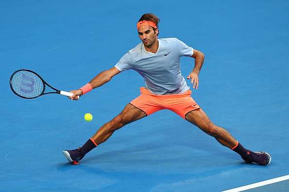 PERTH, AUSTRALIA - JANUARY 04:  Roger Federer of Switzerland stretches to play a forehand to Alexander Zverev of Germany during the men&#039;s singles match on day four of the 2017 Hopman Cup at Perth Arena on January 4, 2017 in Perth, Australia.  (Photo by Paul Kane/Getty Images)