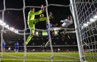 LONDON, ENGLAND - JANUARY 04: Dele Alli of Tottenham Hotspur (R) scores his sides second goal with a header during the Premier League match between Tottenham Hotspur and Chelsea at White Hart Lane on January 4, 2017 in London, England. (Photo by Clive Rose/Getty Images)