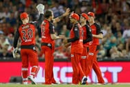 MELBOURNE, AUSTRALIA - JANUARY 07: James Pattinson of the Melbourne Renegades celebrates with team mates the wicket of Glenn Maxwell of the Melbourne Stars during the Big Bash League match between the Melbourne Renegades and the Melbourne Stars at Etihad Stadium on January 7, 2017 in Melbourne, Australia. (Photo by Darrian Traynor/Getty Images)