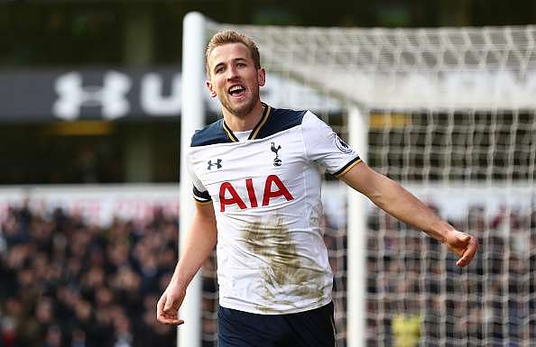 LONDON, ENGLAND - JANUARY 14: Harry Kane of Tottenham Hotspur celebrates scoring his sides fourth goal during the Premier League match between Tottenham Hotspur and West Bromwich Albion at White Hart Lane on January 14, 2017 in London, England.  (Photo by Clive Rose/Getty Images)