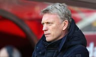SUNDERLAND, ENGLAND - JANUARY 14: David Moyes manager of Sunderland looks on prior to the Premier League match between Sunderland and Stoke City at Stadium of Light on January 14, 2017 in Sunderland, England. (Photo by Matthew Lewis/Getty Images)