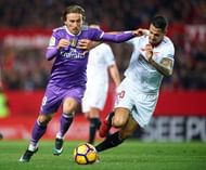 SEVILLE, SPAIN - JANUARY 15: Luka Modric of Real Madrid CF (L) competes for the ball with Victor Machin Perez 'Vitolo' of Sevilla FC (R) during the La Liga match between Sevilla FC and Real Madrid CF at Estadio Ramon Sanchez Pizjuan on January 15, 2017 in Seville, Spain. (Photo by Aitor Alcalde/Getty Images)