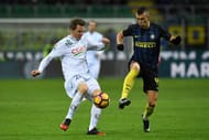 MILAN, ITALY - JANUARY 14: Ivan Perisic (R) of FC Internazionale is challenged by Nicolas Sebastien Frey of AC ChievoVerona during the Serie A match between FC Internazionale and AC ChievoVerona at Stadio Giuseppe Meazza on January 14, 2017 in Milan, Italy. (Photo by Valerio Pennicino/Getty Images)