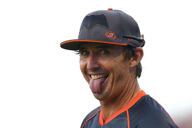 Ricky Ponting believes Brad Hogg can still play for Australia