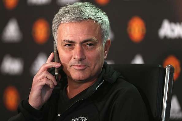 7 Instances when Managers and Players Answered the Phone at a Press Conference