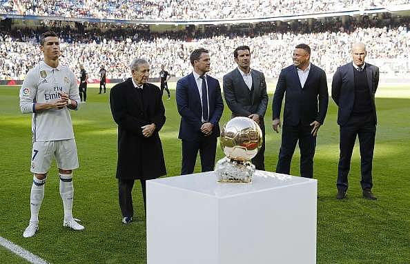 Twitter roasts Michael Owen as he tries to troll Ronaldo