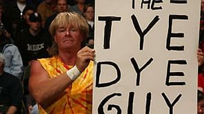 WWE News: Hulk Hogan impersonator forced to change seats by WWE