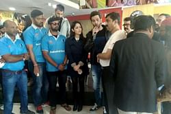 Hrithik Roshan meets members of the Indian Blind Cricket World Cup team